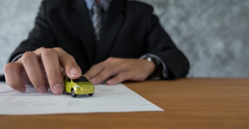 Como negociar um seguro de carro mais barato