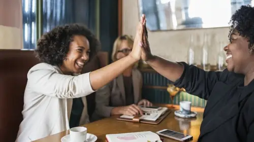 Salário alto ou ser feliz no trabalho: como escolher?