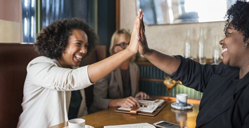 Salário alto ou ser feliz no trabalho: como escolher?