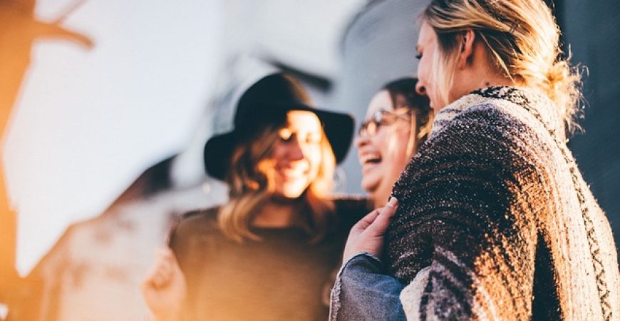 Como manter uma boa vida social sem prejuízo financeiro