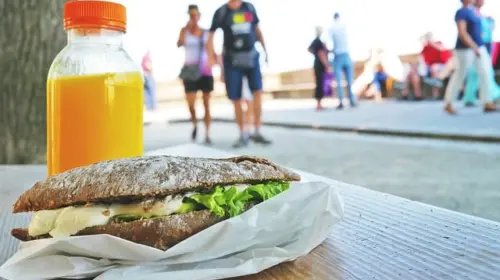 Como economizar na alimentação na rua e no trabalho