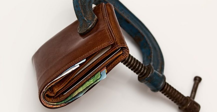 Entenda o que é gasto essencial, necessário e supérfluo